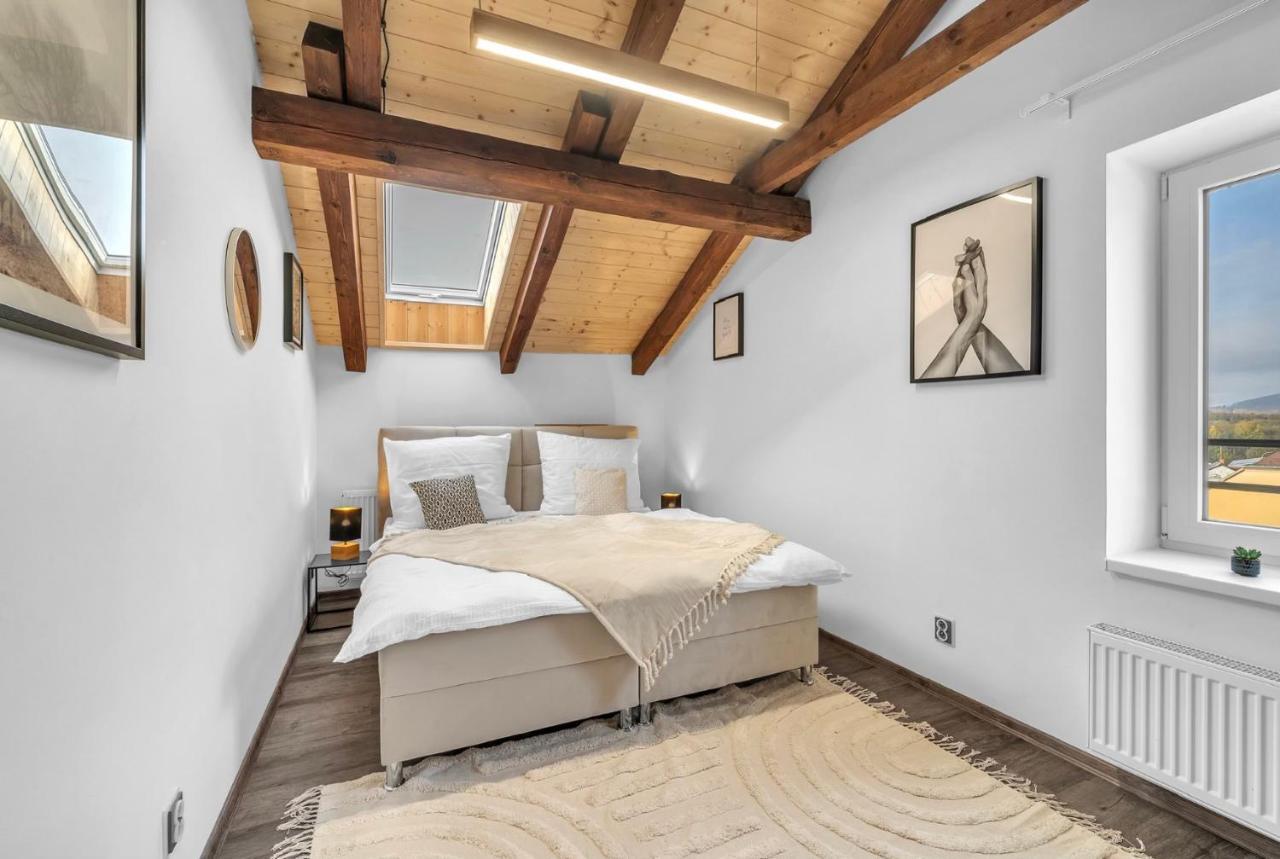 Hotel U Krale Jiriho Straz pod Ralskem Luaran gambar